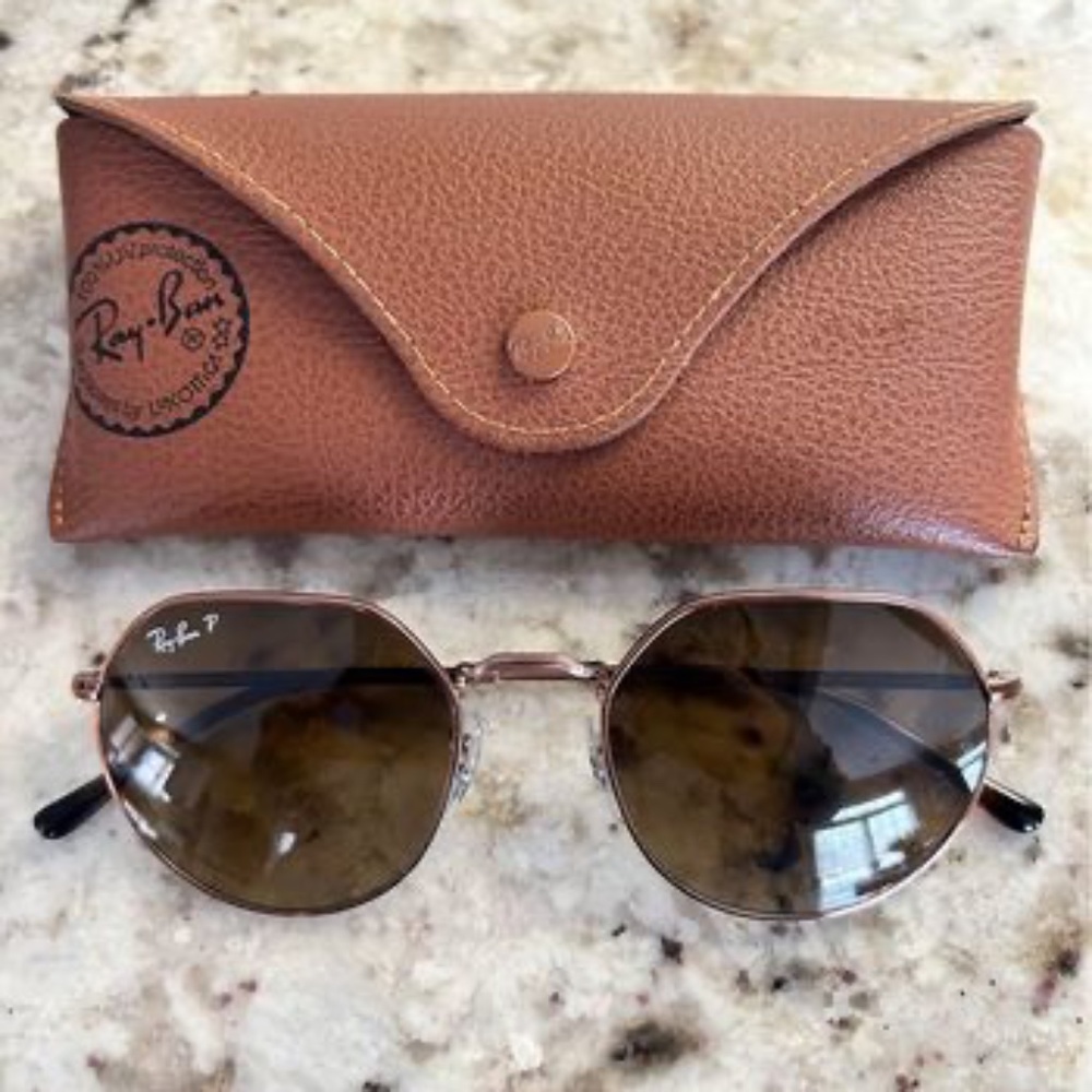Woman's Ray-Bans